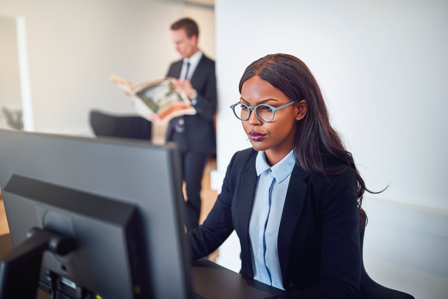 african-american-businesswoman-working-on-a-comput-2021-08-27-09-54-03-utc african-american-businesswoman-working-on-a-comput-2021-08-27-09-54-03-utc
